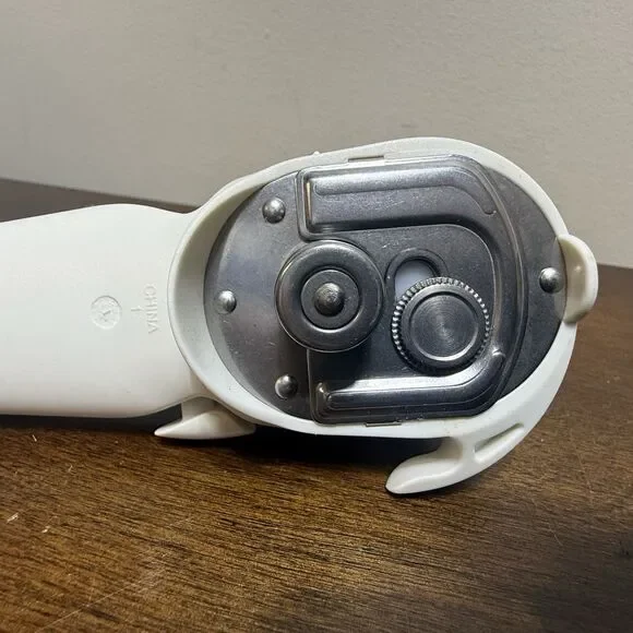 Pampered Chef 2759 Smooth Edge Manual Can Opener - Picture 6 of 6